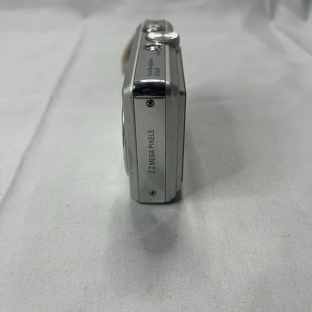 Samsung L730 is a 7.2-megapixel compact digital camera. FOR PARTS
